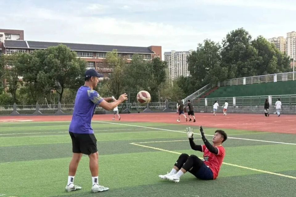 湘超日记, 实习生