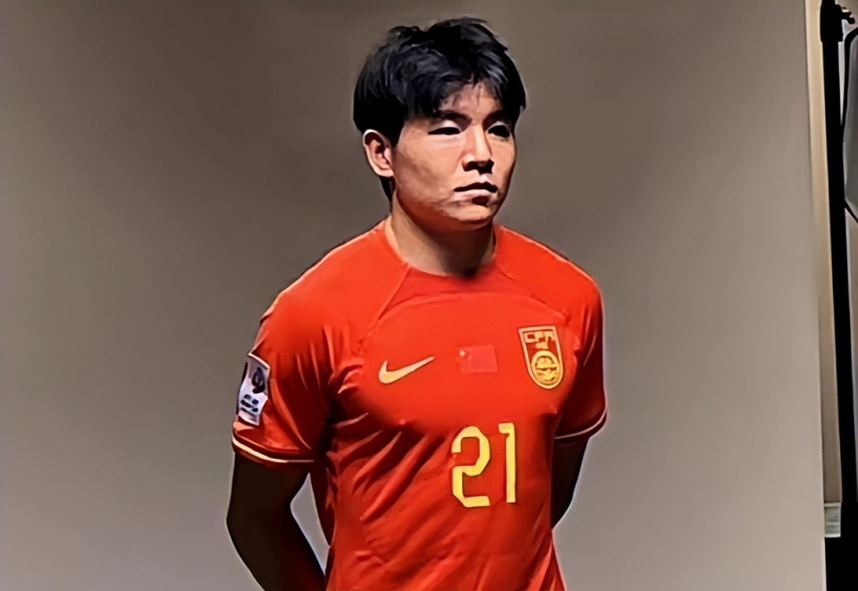 利亚队的比, 国足的半个, 造机会